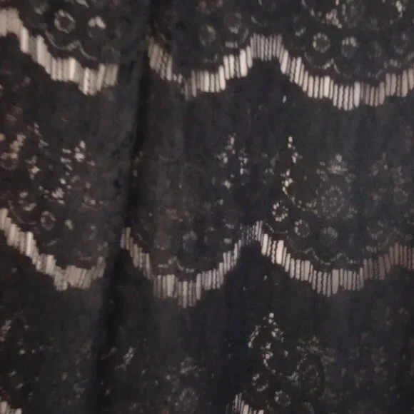 Love, Fire Black Lace Sleeveless Top XL Sheer Overlay Scalloped Hem Chic - Picture 5 of 7